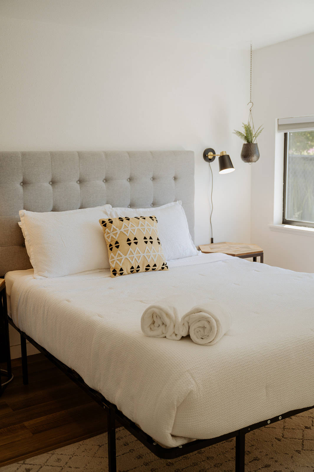 7 Airbnb Bedroom Decor Ideas to Make Your Listing Book Fast - Landmark ...