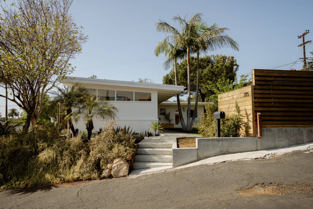 the front view of an Airbnb in vista, ca