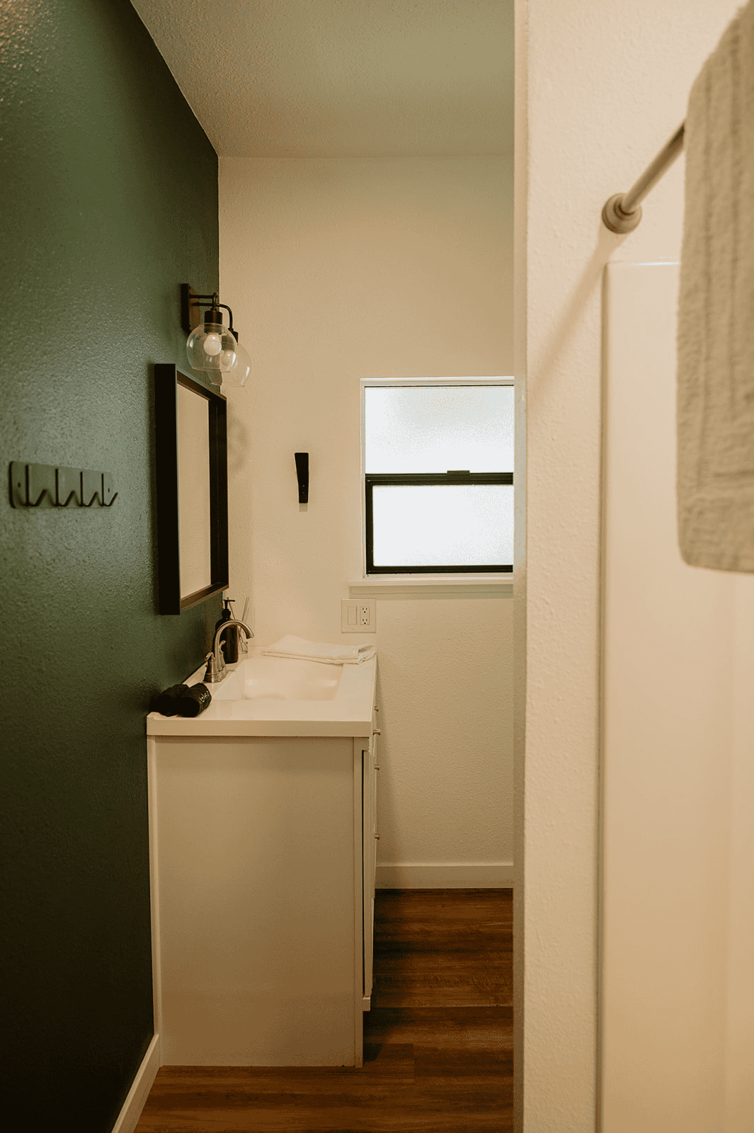 Don’t Forget These 17 Airbnb Bathroom Essentials - Landmark Hosts