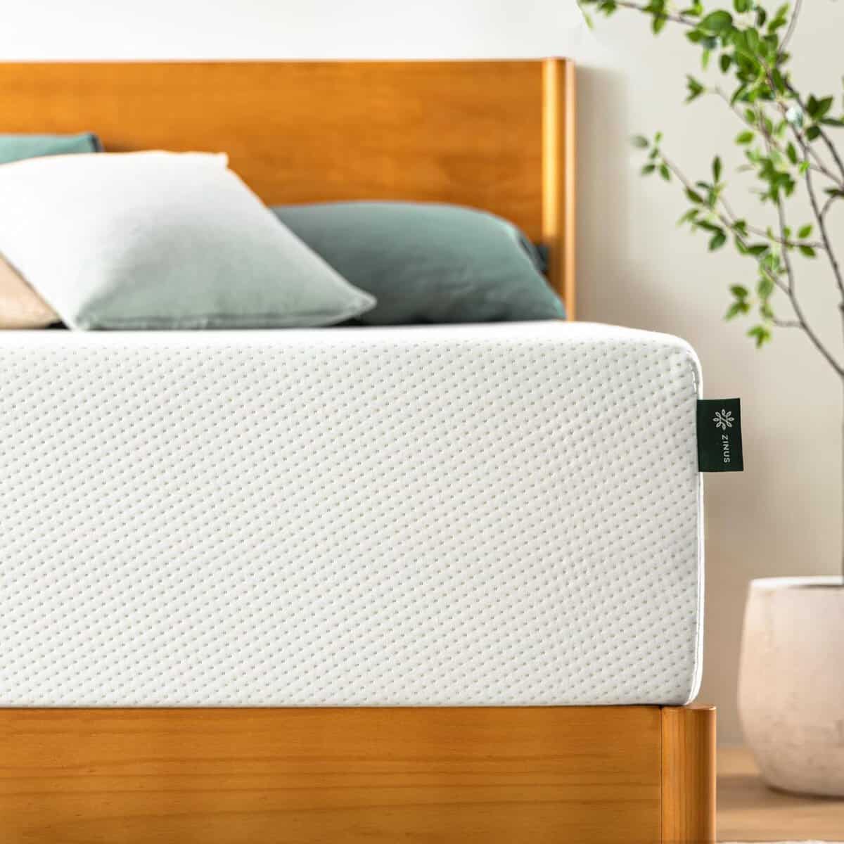 Must Have Elements In An Airbnb Bedroom - Landmark Hosts